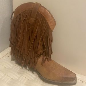 Brown leather 8.5 ARIAT cowboy boot with fringe